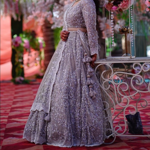 Beautiful Beige & Silver coloured bridal and/or party lehenga. - Picture 6 of 7